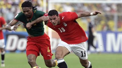 عمرو زكي يحفز نجوم منتخب مصر قبل مواجهة الكاميرون.. ويرسل برقية إهانة لـ