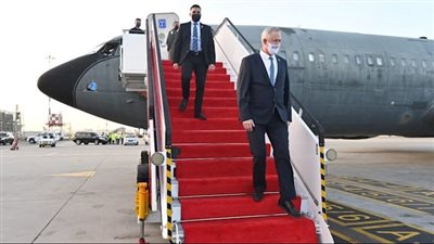 سافر على متنها أنور السادات..تعرف على الطائرة التي زار بها وزير الجيش الإسرائيلي البحرين