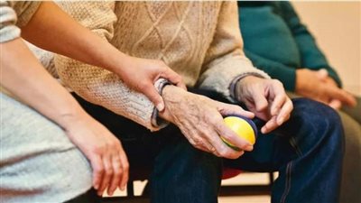 دراسة: النوم لـ6 ساعات يزيد من خطر الإصابة بالخرف 