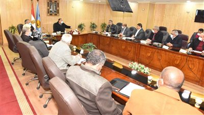 تكثيف حملات إزالة التعديات على أملاك الدولة والمجاري المائية بأسيوط 