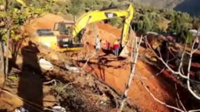 السلطات المغربية تستعين بجرافات لإنقاذ الطفل ريان | صور 