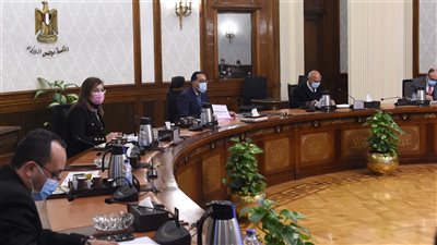 مدبولي يتابع موقف تنفيذ قرارات نزع الملكية والتعويضات الخاصة بمشروعات الطرق والمحاور 