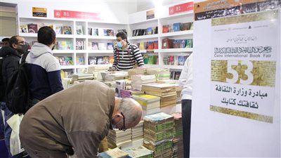 من جنيه لـ ٢٠ جنيها.. «ثقافتك كتابك» تجذب جمهور معرض القاهرة للكتاب| صور 