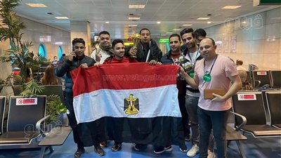احتشاد الجماهير بمطار القاهرة للسفر إلى الكاميرون لدعم منتخب مصر | فيديو وصور