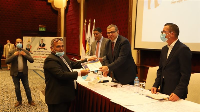 وزير القوى العاملة