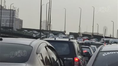 زحام بكوبري الجيزة وانتطام حركة المرور بمحاور القاهرة والجيزة 