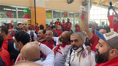 رد فعل الجمهور المصري أمام محاولات استفزاز مشجعي الكاميرون|فيديو