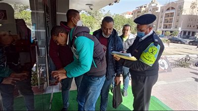 غلق وتشميع 17 محلا تجاريا مخالفا بالإسماعيلية| صور