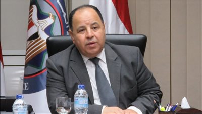 رسالة موظفة بمصلحة الضرائب إلى وزير المالية: أطلب الحصول على حقي