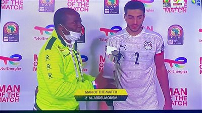 محمد عبد المنعم أفضل لاعب بمباراة منتخب مصر أمام الكاميرون 