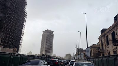 كثافات مرورية على دائري المريوطية بسبب انقلاب سيارتي نقل 