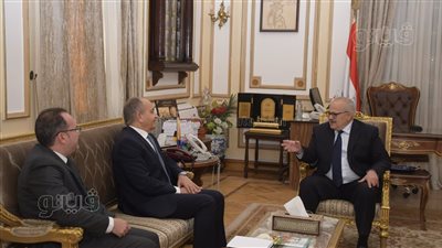 رئيس جامعة القاهرة يستقبل السفير الأردني أمجد العضايلة لتعزيز سبل التعاون المشترك