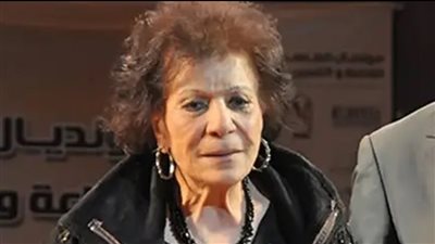 وصول جثمان عايدة عبدالعزيز إلى مسجد الشرطة لأداء صلاة الجنازة على روحها