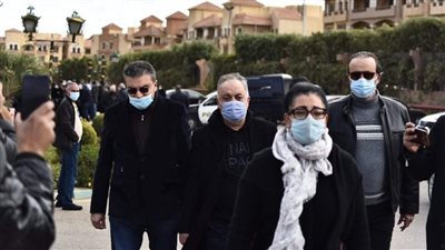 بحضور أشرف زكي وعمرو الليثي.. تشييع جثمان الفنانة عايدة عبد العزيز | فيديو