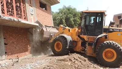 منتصف الليل.. محافظة الجيزة تضبط أعمال تشييد وصب أسقف لعقار مخالف بالصف /فيديو