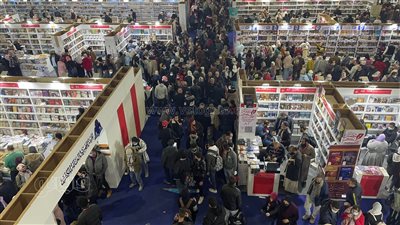 تتصدر الإقبال الجماهيري.. قاعة رقم 1 كاملة العدد في معرض القاهرة للكتاب| صور 