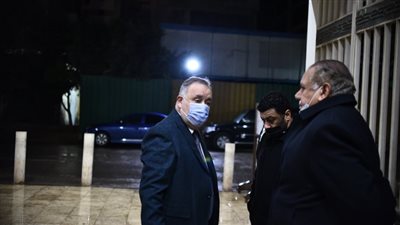 أشرف زكي وطارق لطفي يقدمان واجب العزاء في والدة الفنان محمد جمعة|صور