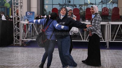 رقص تحت الأمطار.. ملامح الجمعة الأخيرة بمعرض القاهرة الدولي للكتاب | صور