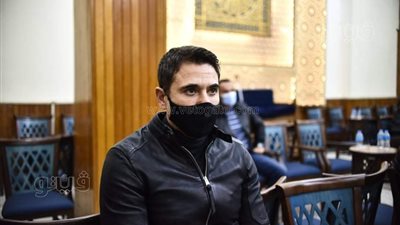 أحمد عز يقدم واجب العزاء في والدة الفنان محمد جمعة | صور