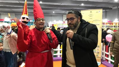 معرض الكتاب يستضيف أول لاعب أراجوز مصري من ذوي القدرات الخاصة | صور