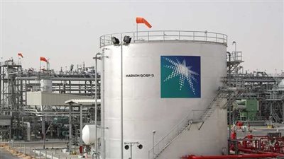 السعودية ترفع سعر بيع النفط الخام لآسيا عن شهر مارس