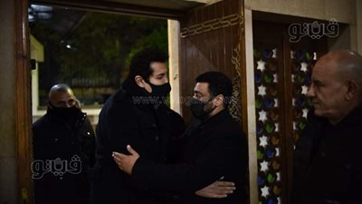 هاني رمزي في عزاء والدة محمد جمعة | صور