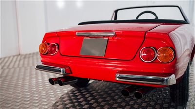 ميني فيراري دايتونا في المزاد بسعر يبدأ من 22500 دولار| صور