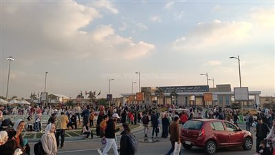 تزايد إقبال رواد معرض القاهرة الدولي للكتاب في عاشر أيامه| صور