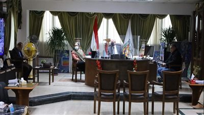 فودة يجتمع بالمجموعة الاقتصادية لمتابعة مشروعات الخطة الاستثمارية 