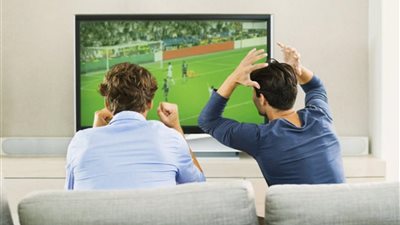 تحذير من الانفعال أثناء مشاهدة المباريات.. يؤدي إلى توقف عضلة القلب والوفاة | فيديو 