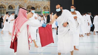 توزيع 1000 هدية على ضيوف الرحمن في الحرم المكي | صور 