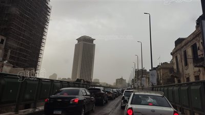 كوبري أكتوبر وكورنيش النيل والطريق الدائري الأكثر زحاما.. الحالة المرورية اليوم 