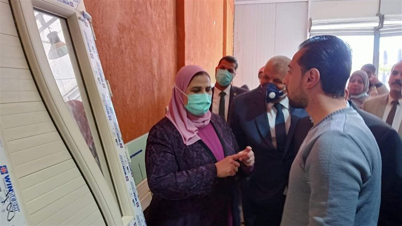 جانب من زيارة وزيرة