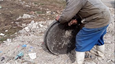 شركة الصرف الصحي بالقاهرة تنشر فيديو للصوص يسرقون أغطية البلاعات| فيديو 