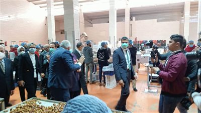 وزيرة التضامن تتفقد مجمع صناعات تمور الوادى الجديد | صور