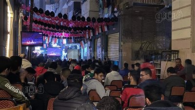 استعدادات مقاهي شبرا لمباراة المنتخب والسنغال | صور
