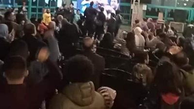 الـ4 أعلام بـ 10 جنيه في شوارع الجيزة قبل مباراة منتخب مصر والسنغال 