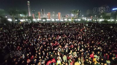 كل الناس بتقول يارب.. المئات يشاهدون مباراة المنتخب بمركز شباب الجزيرة| صور