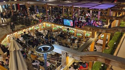 ترقب الجماهير على كافيهات بورسعيد أثناء مباراة نهائي الأمم الأفريقية | فيديو