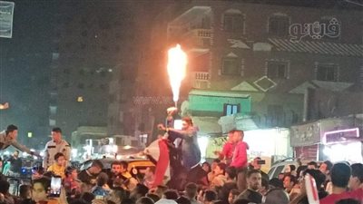 بالألعاب النارية وأغاني المهرجانات.. تشجيع المواطنين للمنتخب بأرض اللواء | فيديو