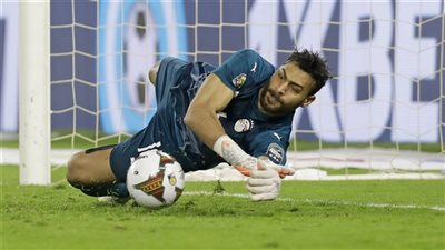 أبو جبل ضاحكا: خشيت نهوض الشناوي بعد إصابته في مباراة كوت ديفوار