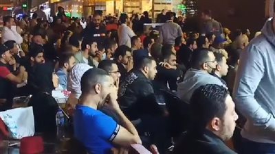 حزن وصدمة على وجوه الجالية المصرية بالإمارات بعد هزيمة المنتخب أمام السنغال | فيديو