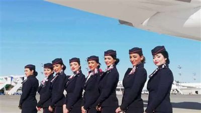 الوجه الآخر للضيافة الجوية.. مهنة الابتسامات ضريبتها المتاعب.. والتعرض لحادث يمنع من العمل مرة أخرى 