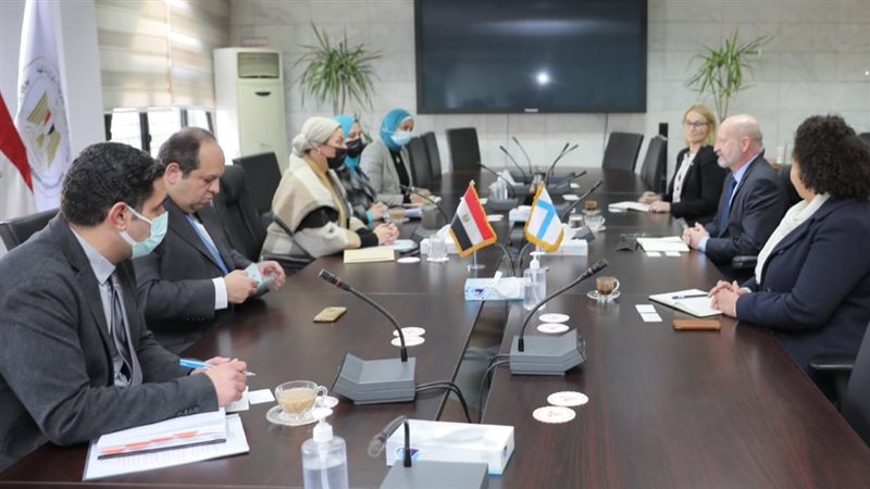 وزيرة البيئة وسفير