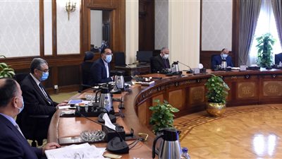 مدبولي و7 وزراء يبحثون وضع دليل استرشادي موحد لمواصفات البنية التحتية للخدمات