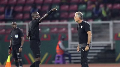 أبو جبل: بكاري جاساما هددنا قبل ماتش الكاميرون بـ