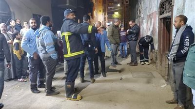  رئاسة حي غرب أسيوط تفرض كردونا أمنيا بمحيط انهيار وتصدع 5 منازل