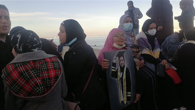 أسرة نجلاء أمام المحكمة