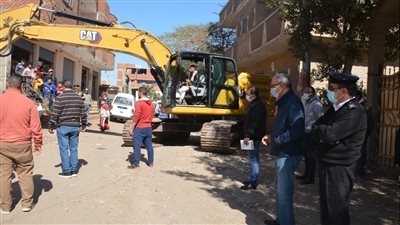 إزالة 5 حالات تعد على الأراضي الزراعية ببنها 