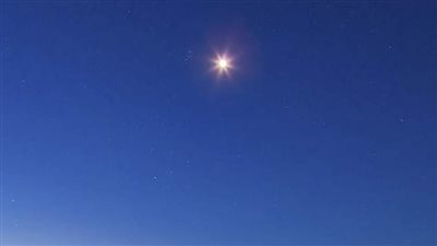 ذروة لمعانه.. الزهرة يضيء سماء الأربعاء